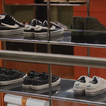 Official Retailer Banner Mobile